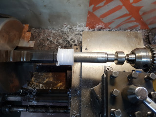 Tail stock with live centre presses tube against blank for clamping force