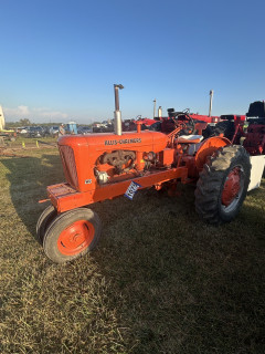 I’ve always liked these Allis Chalmers WD. Someday I’d like to try one out!