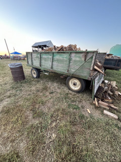 Hay that looks familiar! It’s a John Deere barge wagon like mine except it has a steel frame.