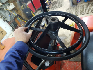 original broken center wheel  on the upgraded one