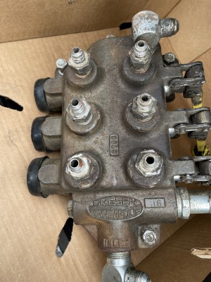 Gresen Minneapolis 2703 3-spool open center hydraulic control valve