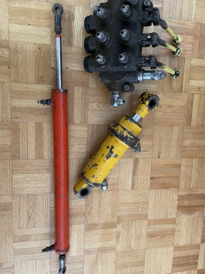 valve and cylinders that came with it, one is 20in long, the other 12in log
