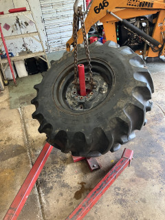 Heavy tire used lift to put on tire machine
