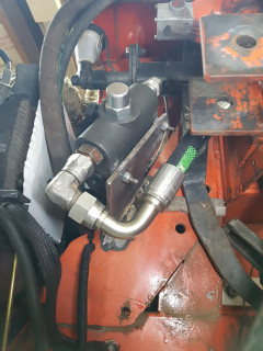 #10 fittings and 5'8" hose from the flow control to the pto valve