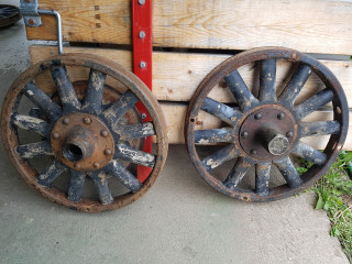 left before Dodge wheel 8 bolt  / right Star hub 6 bolt hub