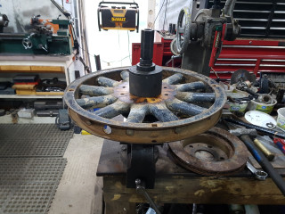 pressing Star hub into wheel