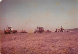 Summer 76 Buck place south of Hydro Eugene A4T1600 20'sweep Lonnie1466 Dwight G1050 15 foot sweeps.jpg