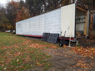 it is on it footings