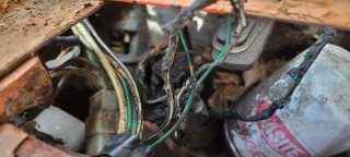 Nissan burn wire at distributor.jpg