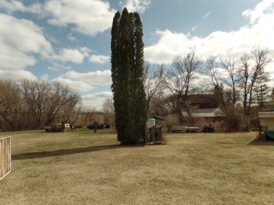 7' to the top of the dog kennel.