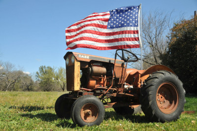 1965 Case 180 with flag DSC_3705.JPG