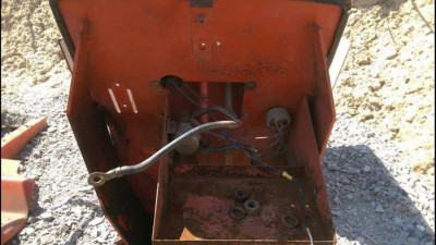 1970 the supports go further up the dash