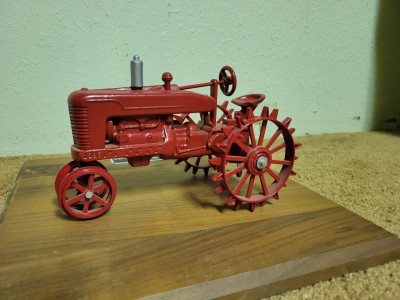 #24 IH Red Tractor.jpg
