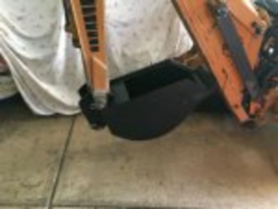 Bucket assembled on hoe