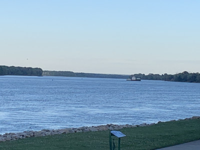 Here is a tow coming upriver to lock through the dam.