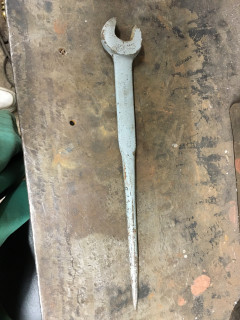 Spud wrench