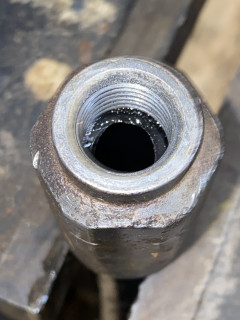 Hose gets screwed CCW into the ferrule.